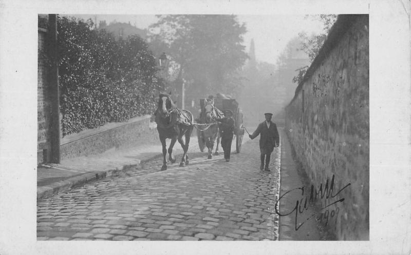 Carte postale ancienne Paris - Carte Photo Certainement Montmartre - Paris 18e - Attelage - Vieu à Paris