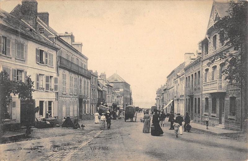 Carte postale ancienne Ault - La Grande Rue à Ault
