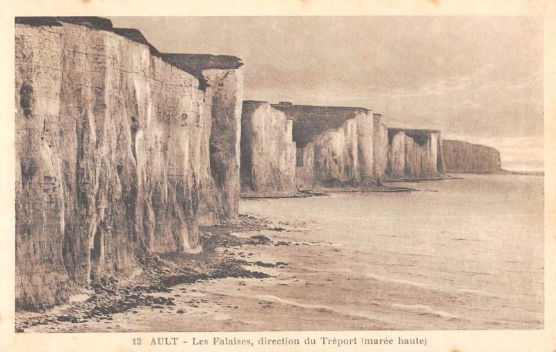 Carte postale ancienne Ault - Les Falaises - Direction Du Treport - Maree Haute à Ault