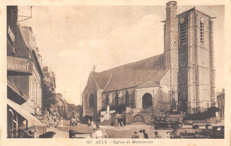 Carte postale ancienne Ault - Eglise Et Monument à Ault