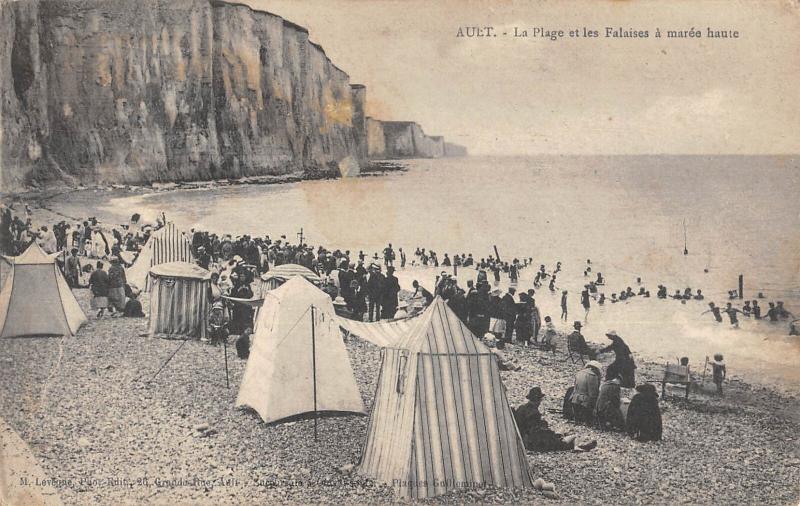 Carte postale ancienne Ault - La Plage Et Les Falaises A Maree Haute à Ault