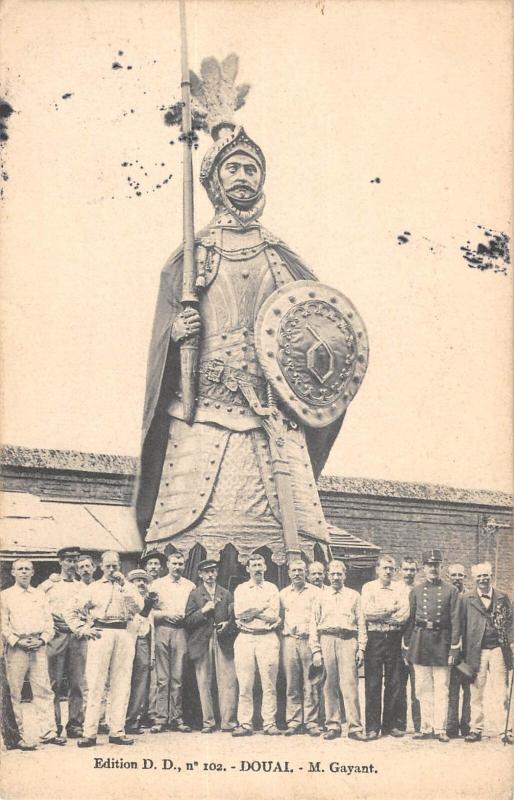 Carte postale ancienne Douai - M.gayant à Douai