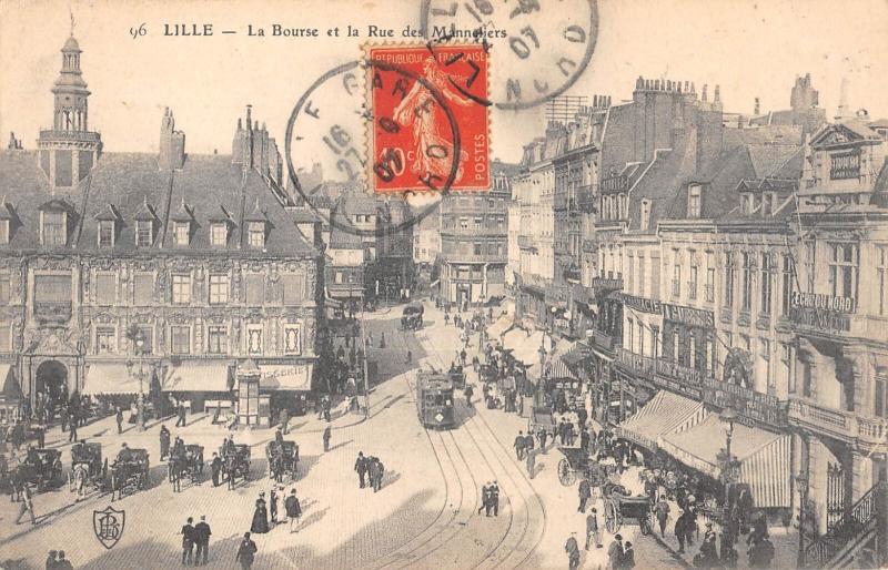 Carte postale ancienne Lille - La Bourse Et La Rue Des Manneliers à Lille