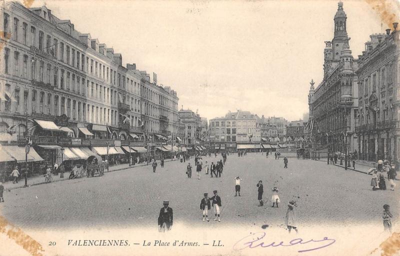Carte postale ancienne Valenciennes - La Place D'Armes à Valenciennes