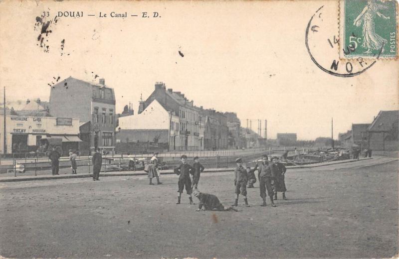 Carte postale ancienne Douai - Le Canal à Douai