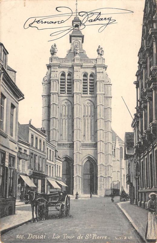 Carte postale ancienne Douai - La Tour Saint Pierre à Douai