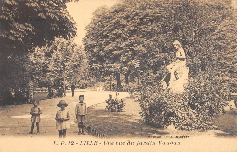 Carte postale ancienne Lille - Une Vue Du Jardin Vauban à Lille