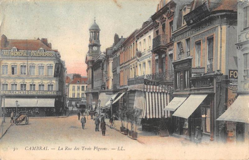 Carte postale ancienne Cambrai - La Rue Des Trois Pigeons à Cambrai