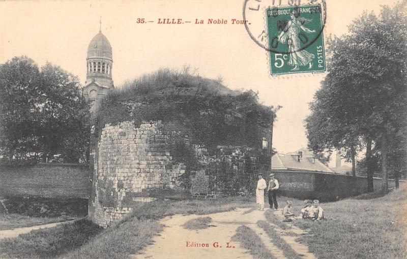 Carte postale ancienne Lille - La Noble Tour à Lille
