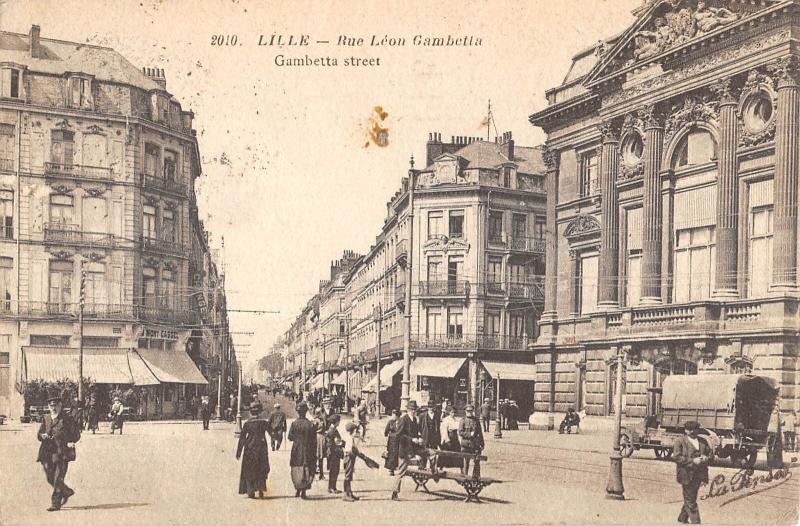 Carte postale ancienne Lille - Rue Leon Gambetta à Lille