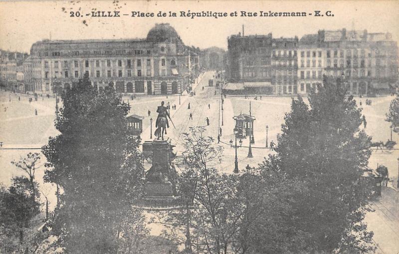 Carte postale ancienne Lille - Place De La Republique Et Rue Inkermann à Lille