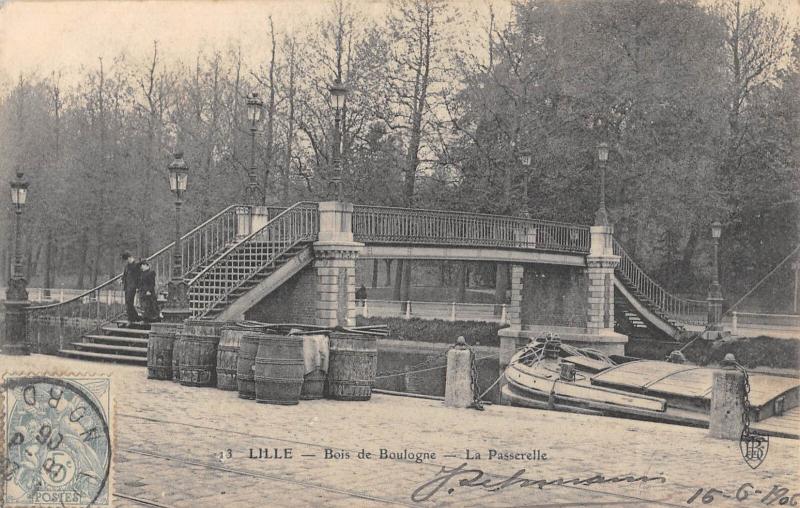Carte postale ancienne Lille - Bois De Boulogne - La Passerelle à Lille