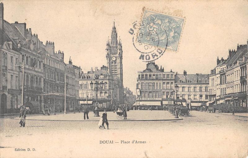 Carte postale ancienne Douai - Place D'Armes à Douai