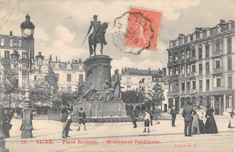 Carte postale ancienne Lille - Place Richebe à Lille