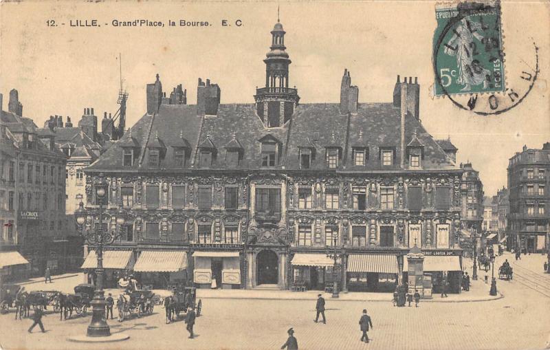 Carte postale ancienne Lille - Grand Place - La Bourse à Lille