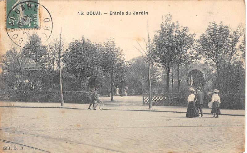 Carte postale ancienne Douai - Entree Du Jardin à Douai