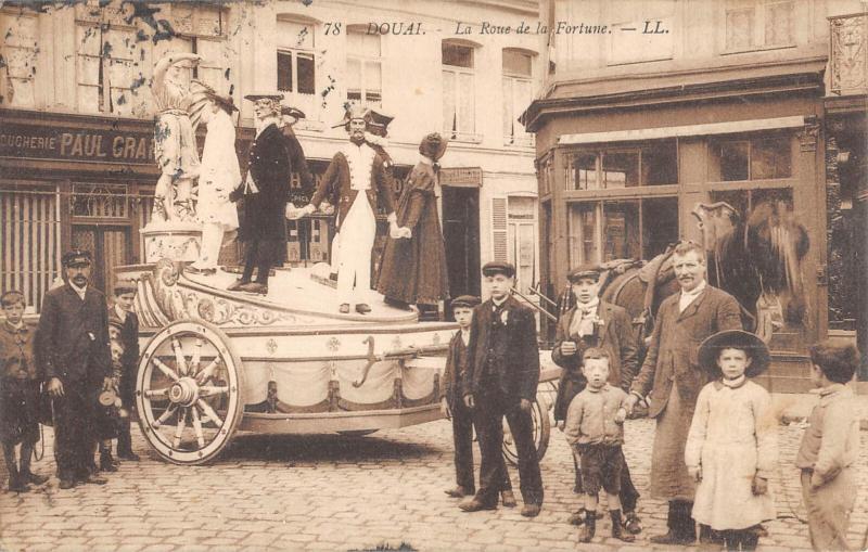 Carte postale ancienne Douai - La Roue De La Fortune à Douai
