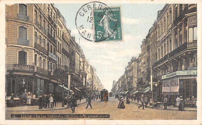 Carte postale ancienne Lille - La Rue Nationale - Vue Prise De La Grande Place à Lille