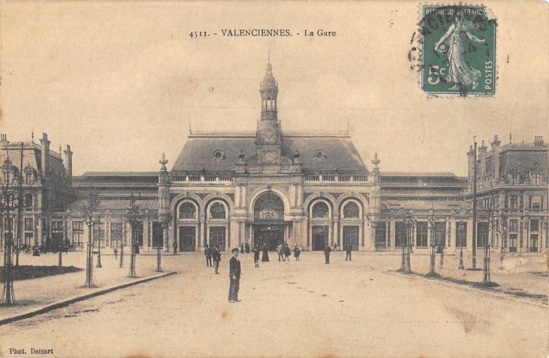 Carte postale ancienne Valenciennes - La Gare à Valenciennes