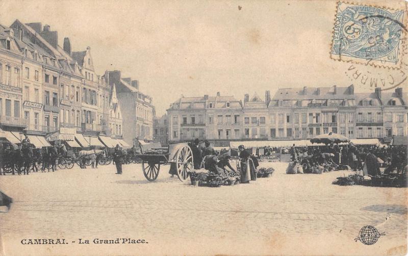 Carte postale ancienne Cambrai - La Grand Place - Marché à Cambrai