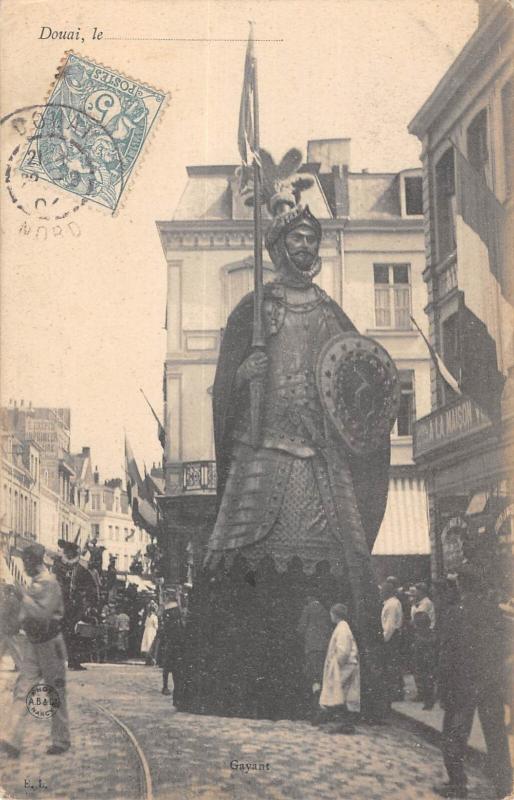Carte postale ancienne Douai - Gayant à Douai
