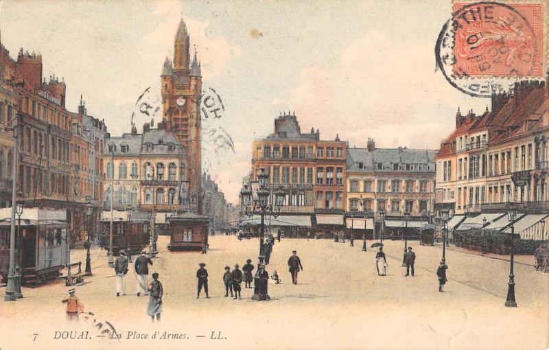 Carte postale ancienne Douai - La Place D'Armes à Douai