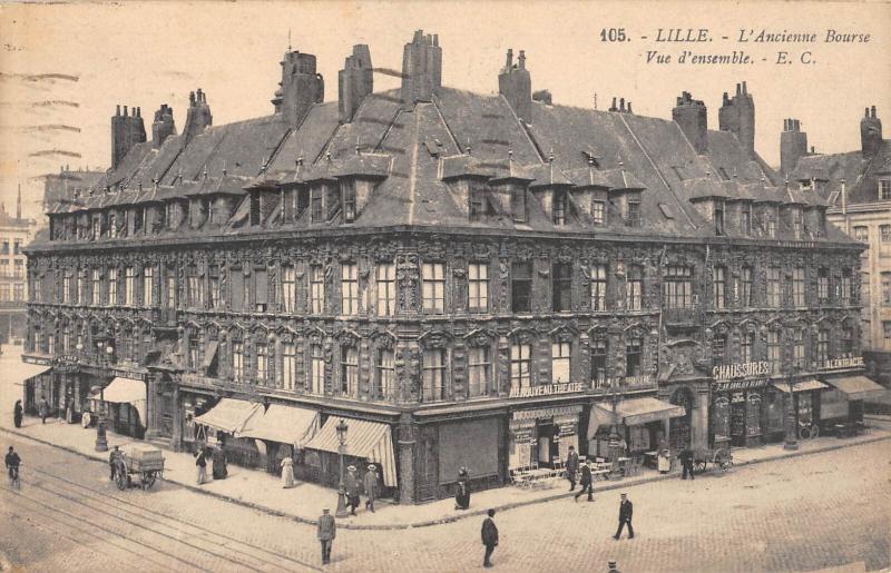 Carte postale ancienne Lille - L'Ancienne Bourse - Vue D'Ensemble à Lille