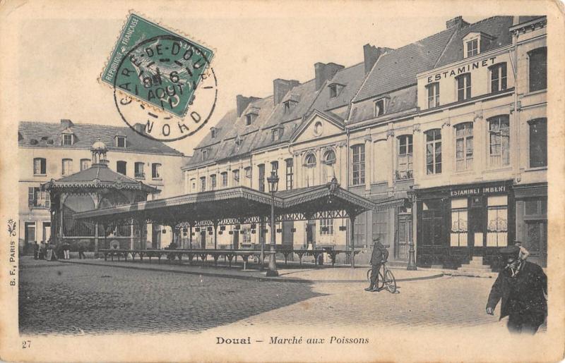 Carte postale ancienne Douai - Marche Aux Poissons à Douai