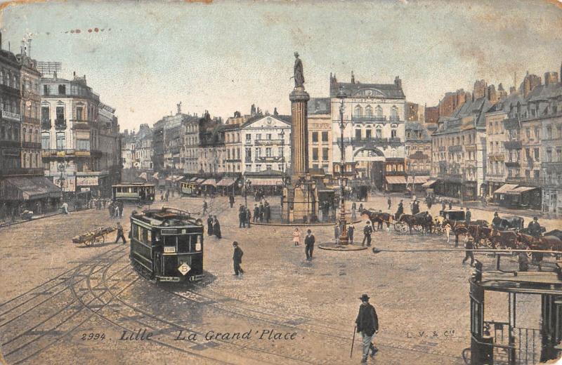 Carte postale ancienne Lille - La Grand Place - Tramway à Lille