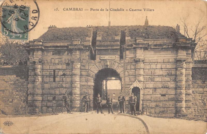 Carte postale ancienne Cambrai - Porte De La Citadelle - Caserne Villars à Cambrai