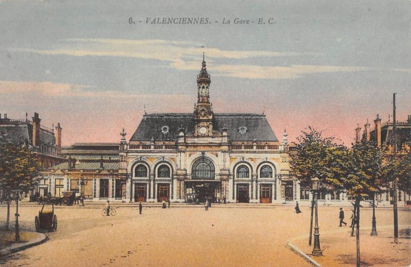 Carte postale ancienne Valenciennes - La Gare à Valenciennes
