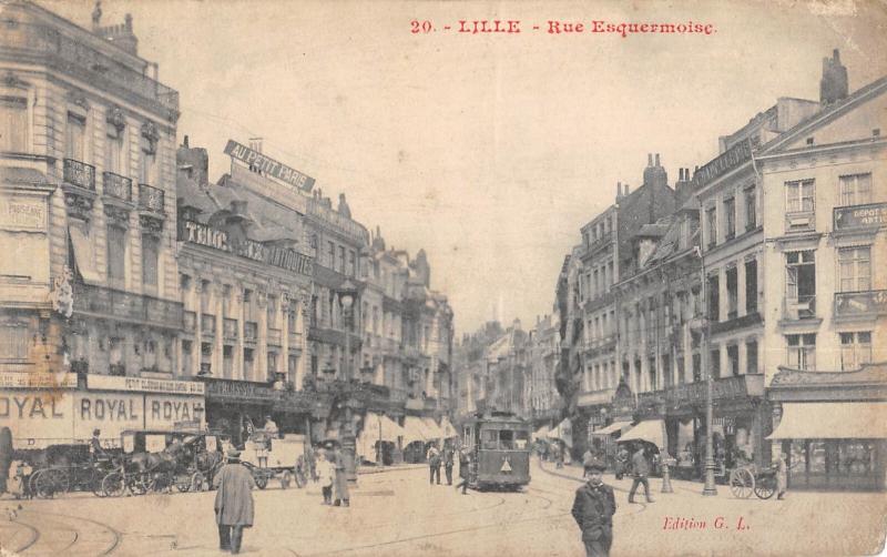 Carte postale ancienne Lille - Rue Esquermoise - Tramway à Lille