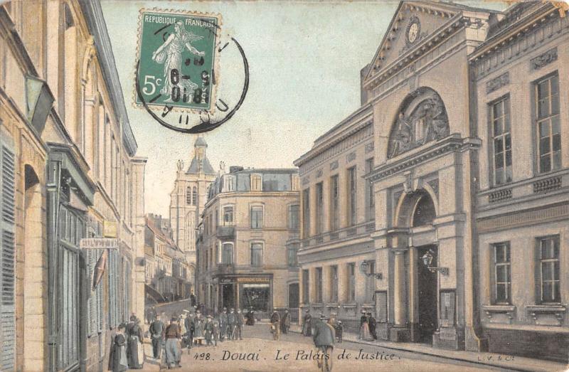 Carte postale ancienne Douai - Le Palais De Justice à Douai