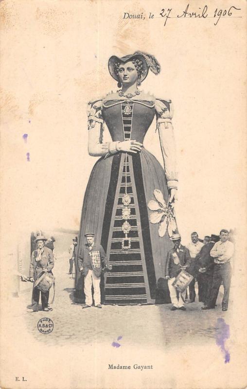 Carte postale ancienne Douai - Madame Gayant à Douai