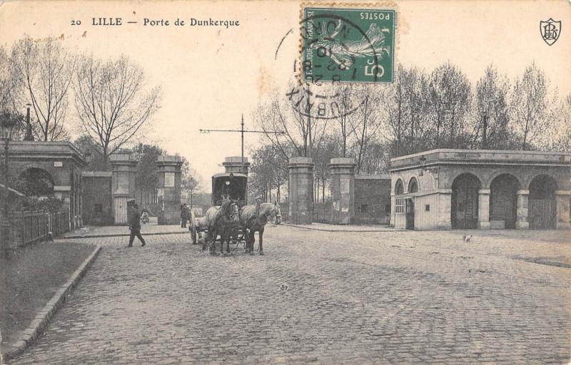 Carte postale ancienne Lille - Porte De Dunkerque - Attelage à Lille