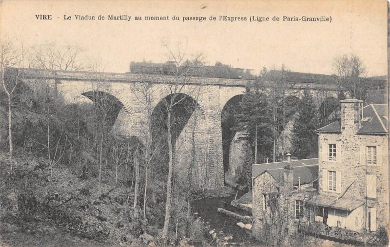 Carte postale ancienne Vire - Le Viaduc De Martilly Au Moment Du Passage De L'Express - Train