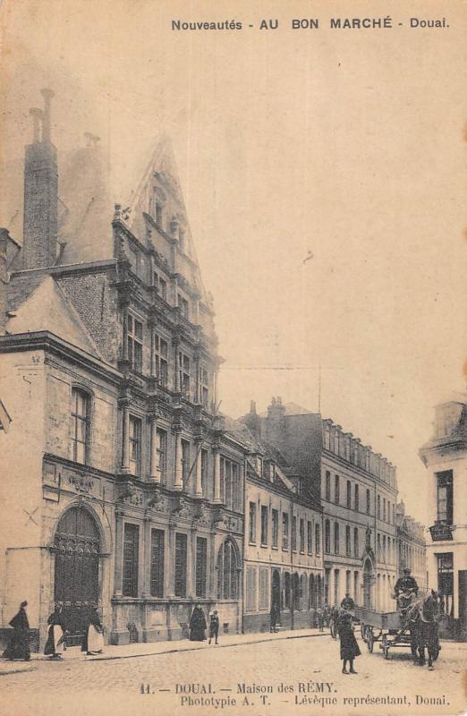 Carte postale ancienne Douai  - Maison Des Remy - Publicite Au Bon Marche à Douai