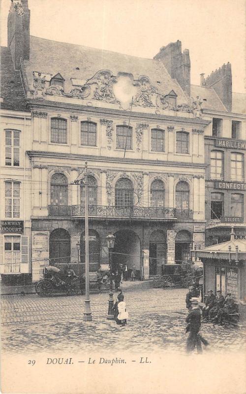Carte postale ancienne Douai - Le Dauphin à Douai