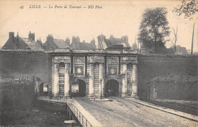 Carte postale ancienne Lille - La Porte De Tournai à Lille