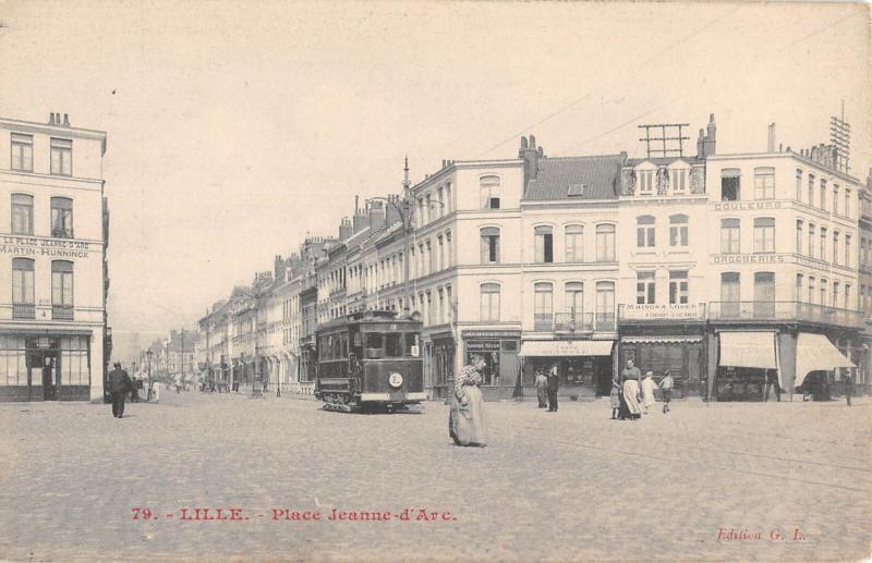 Carte postale ancienne Lille - Place Jeanne D'Arc - Tramway à Lille
