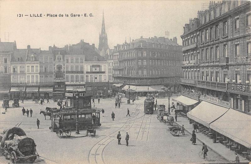 Carte postale ancienne Lile - La Place De La Gare