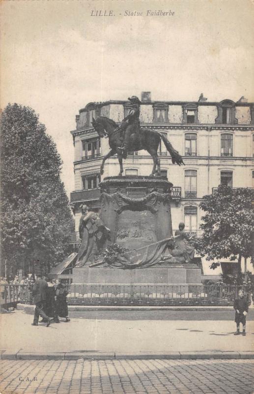 Carte postale ancienne Lille - Statue Faidherbe à Lille