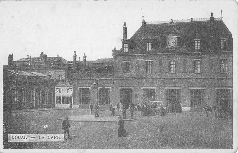 Carte postale ancienne Douai - La Gare à Douai
