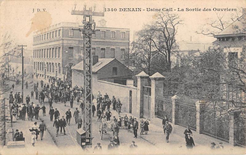 Carte postale ancienne Douai - Usine Cail - La Sortie Des Ouvriers à Douai