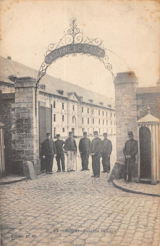 Carte postale ancienne Douai - Caserne De Caux à Douai