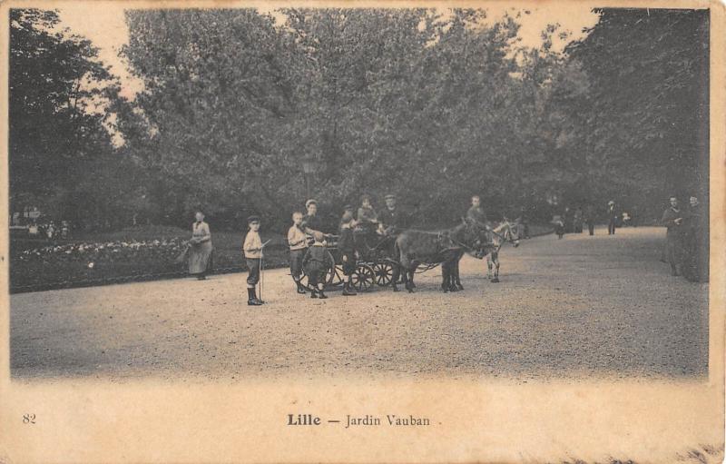 Carte postale ancienne Lille - Jardin Vauban à Lille