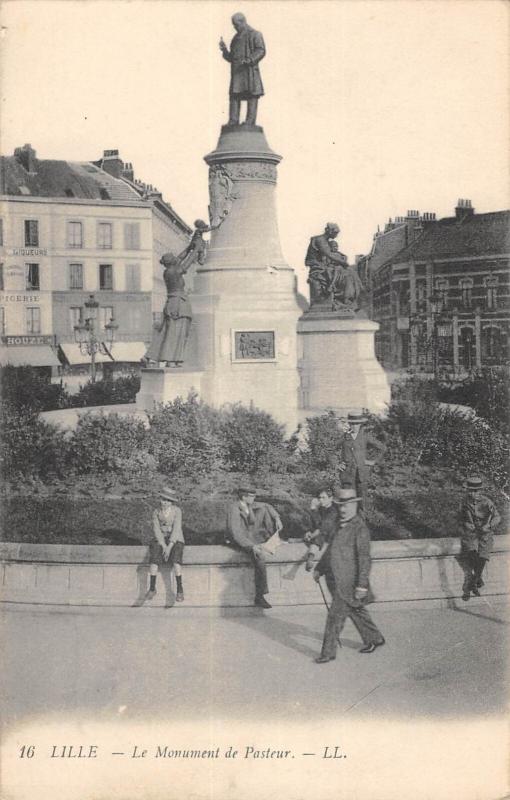 Carte postale ancienne Lille - Le Monument De Pasteur à Lille