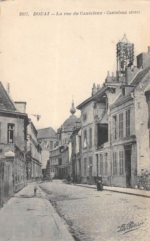 Carte postale ancienne Douai - La Rue Du Canteleux à Douai