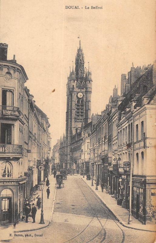 Carte postale ancienne Douai - Le Beffroi à Douai