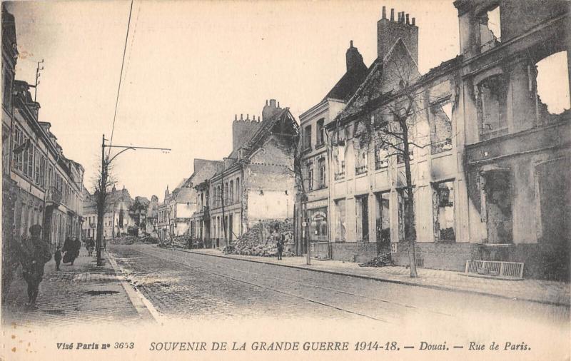 Carte postale ancienne Douai - Rue De Paris à Douai